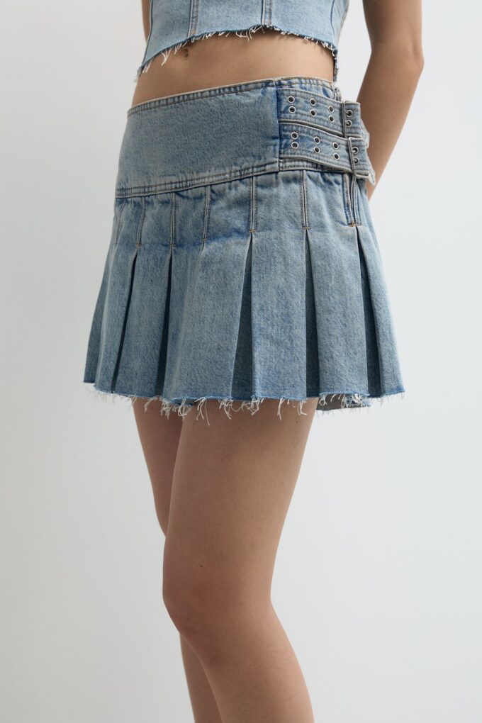 Ariana Grande “We Can’t Be Friends” Style: Denim Mini Skirt Ariana Grande Ariana Grande