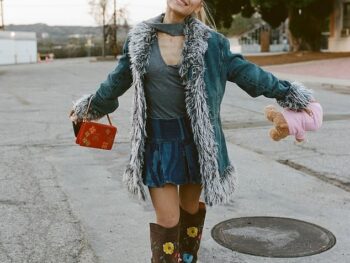 Ariana Grande “We Can’t Be Friends” Style: Red Clutch Bag Ariana Grande Ariana Grande