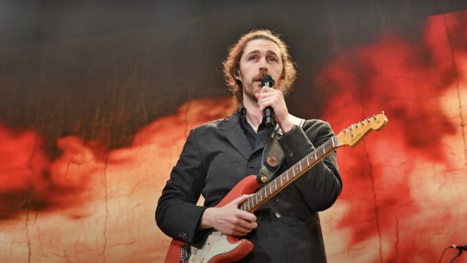 Hozier’s Music Gear: Red Fender Stratocaster Hozier Hozier